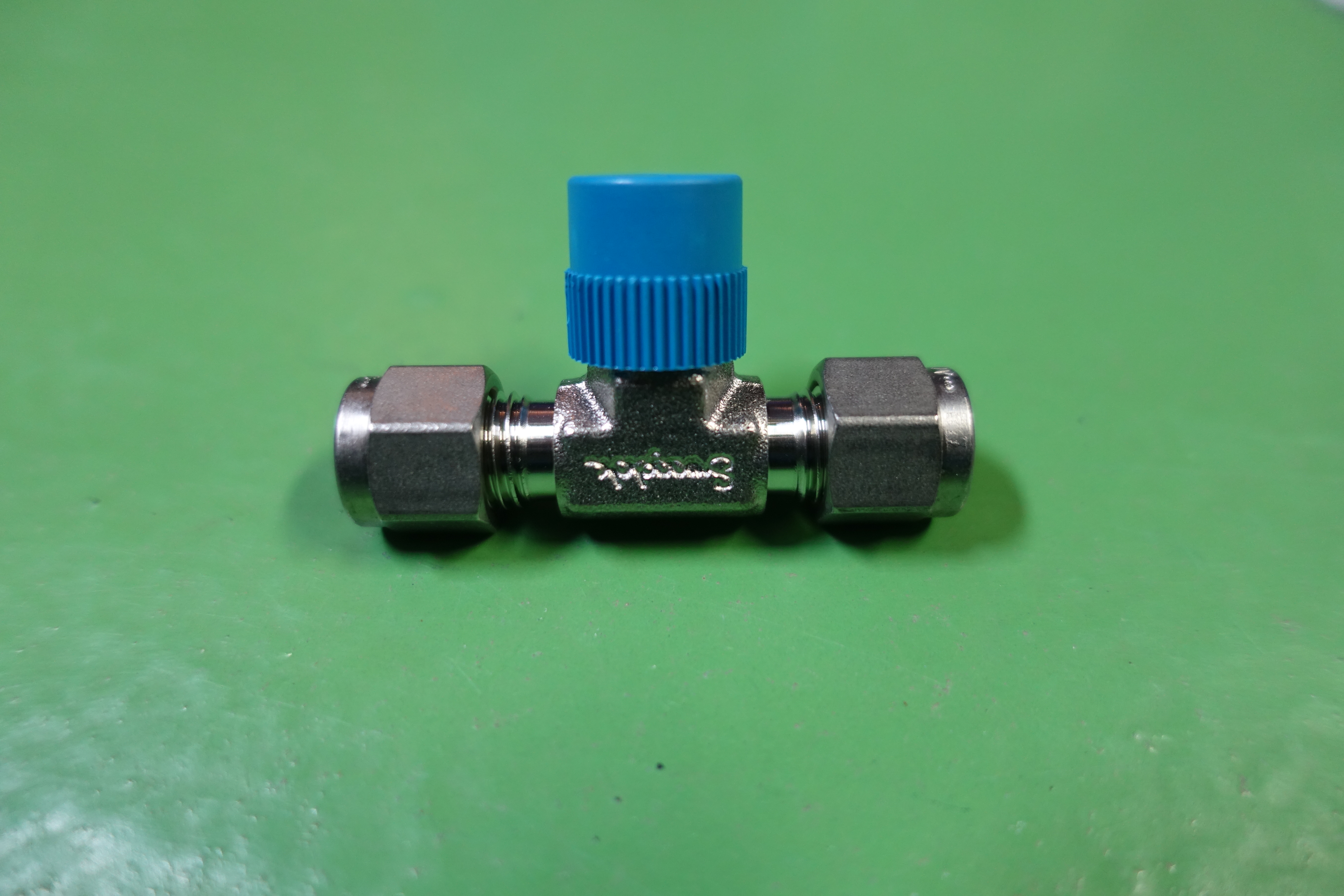 TEE,COMPR TYPE,SS316,8000PSI,1/4X1/4X1/+ thumbnail