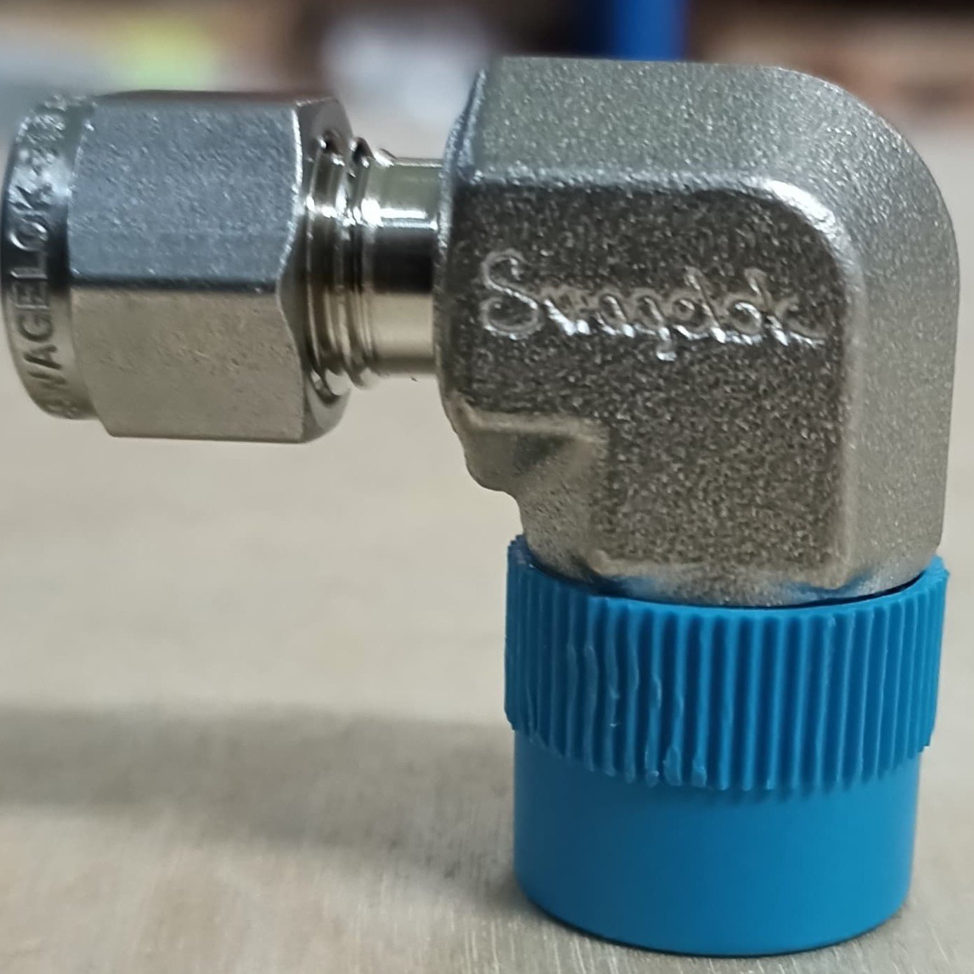 ELBOWS,COMPR TYPE,1/4IN,SS-400-2-6 thumbnail