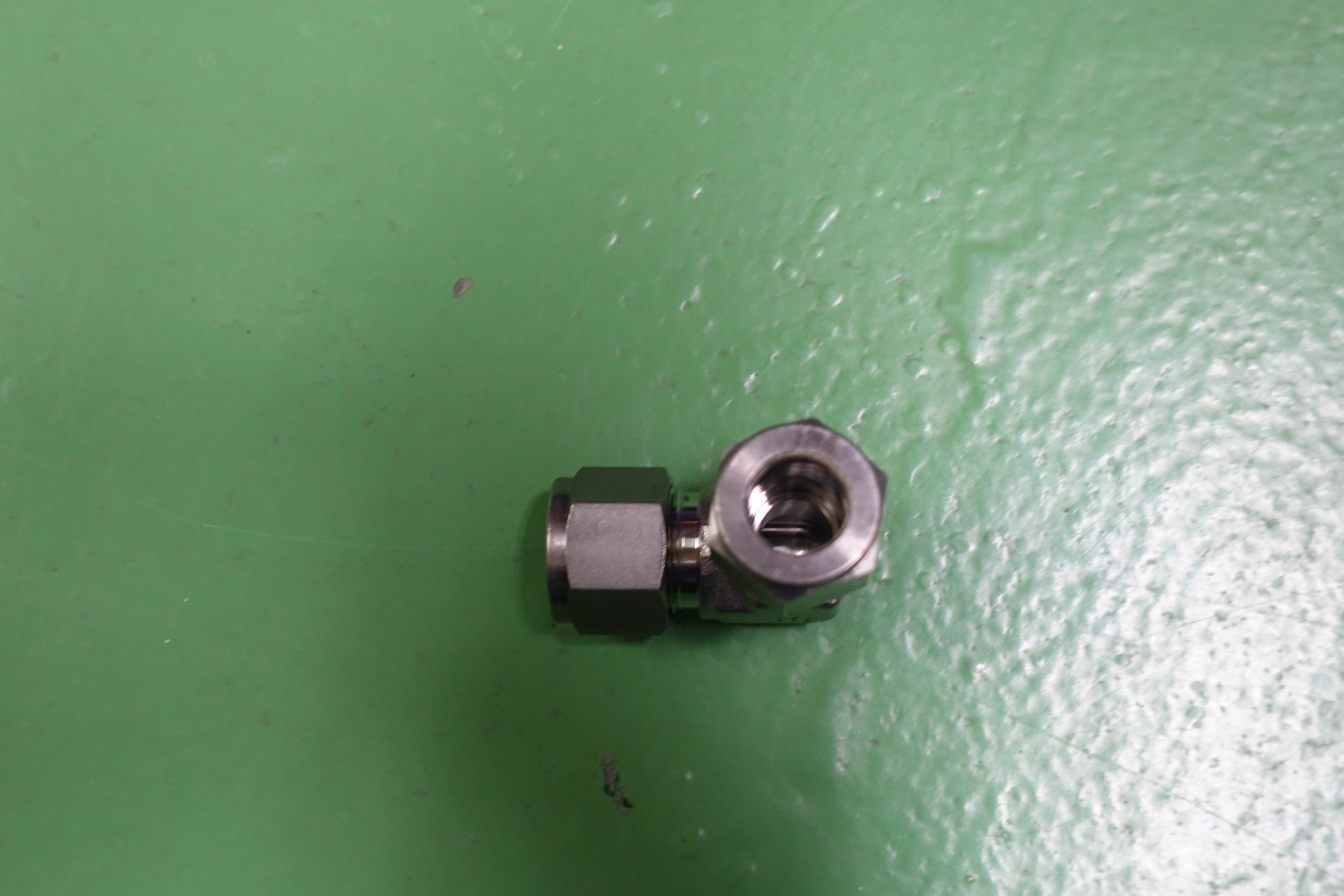 ELBOWS,COMPR TYPE,1/2IN,SS-810-9 thumbnail