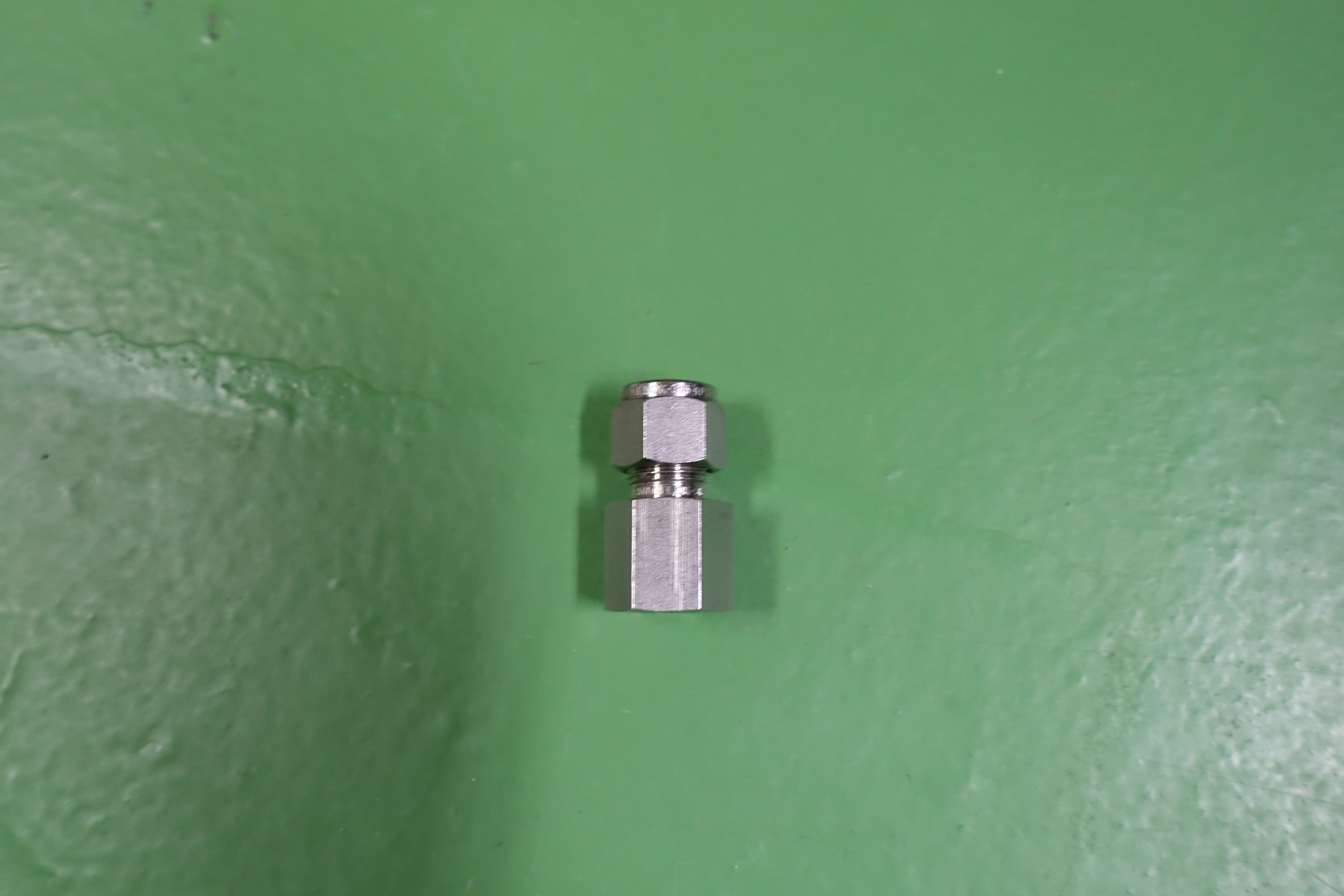 ADAPTOR,COMPR TYPE,STR,SS-400-7-4 thumbnail