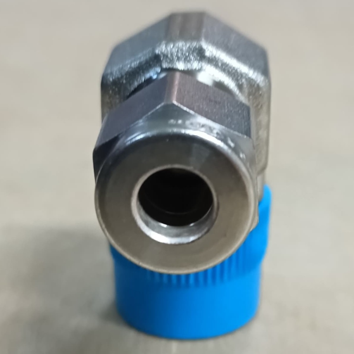 ELBOWS,COMPR TYPE,1/4IN,SS-400-2-6 thumbnail