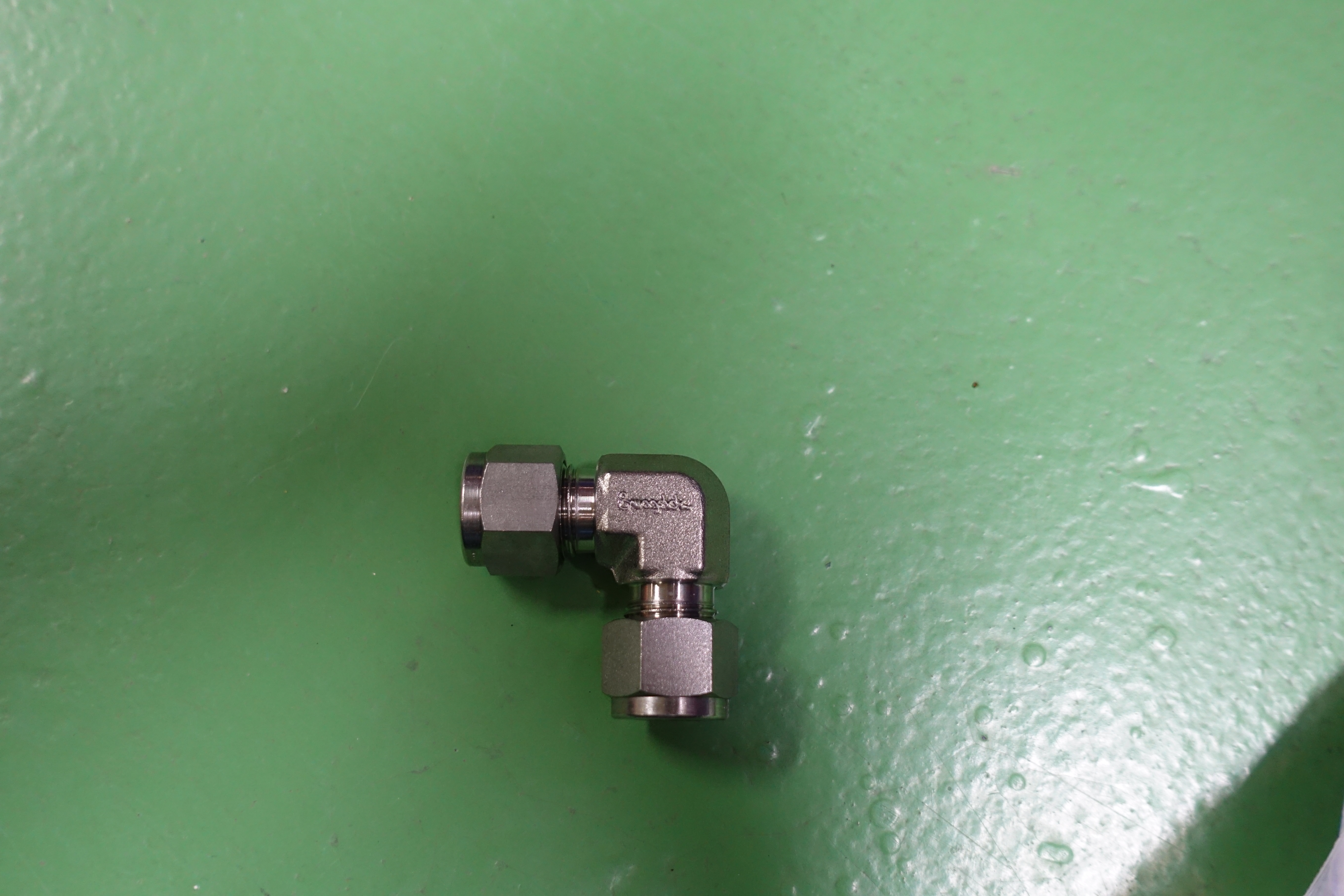 ELBOW,UNION,OIL SERVICE PIPE,SS-600-9 thumbnail