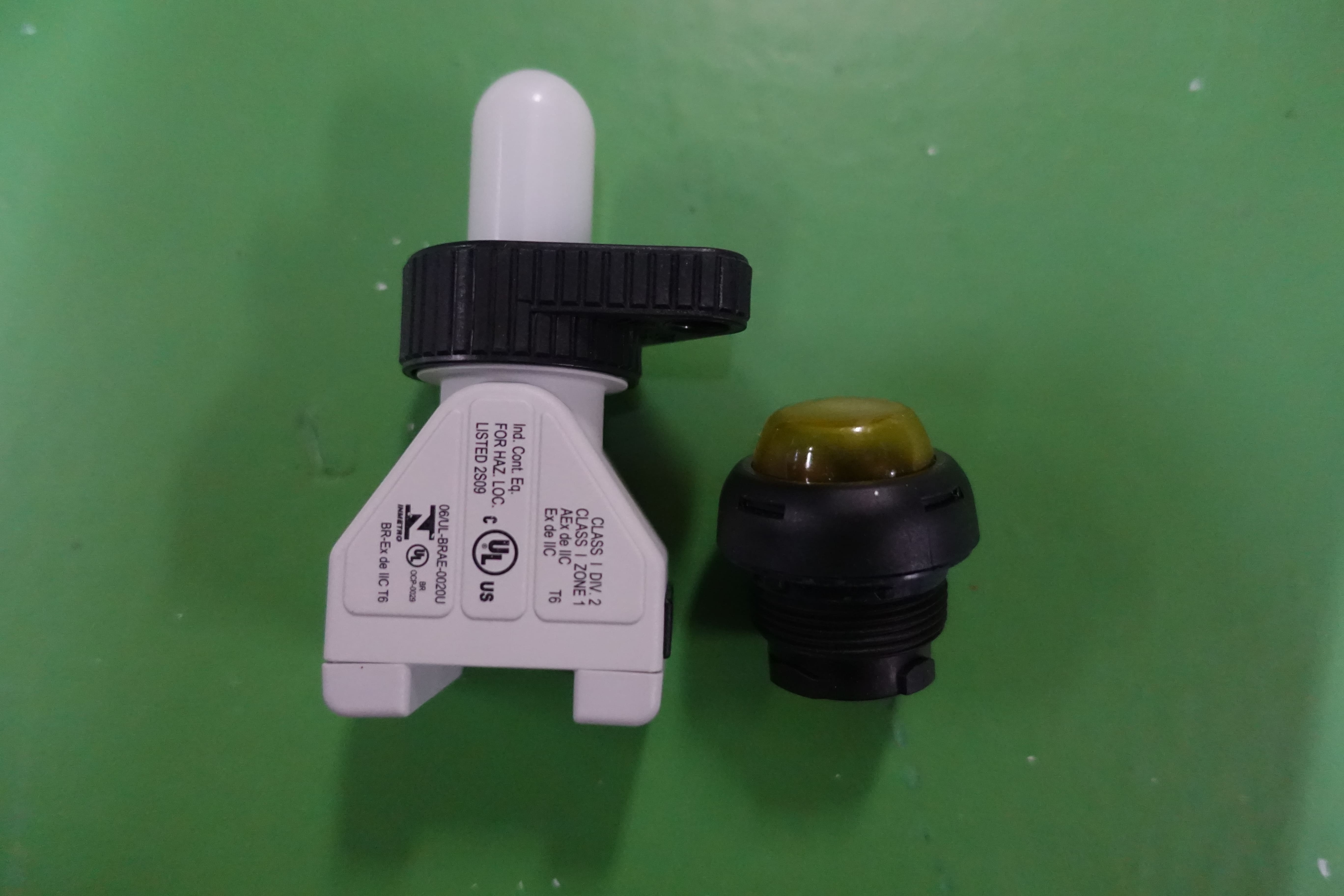 LIGHT,PILOT,YELLOW,STANDARD,800G-P5 thumbnail