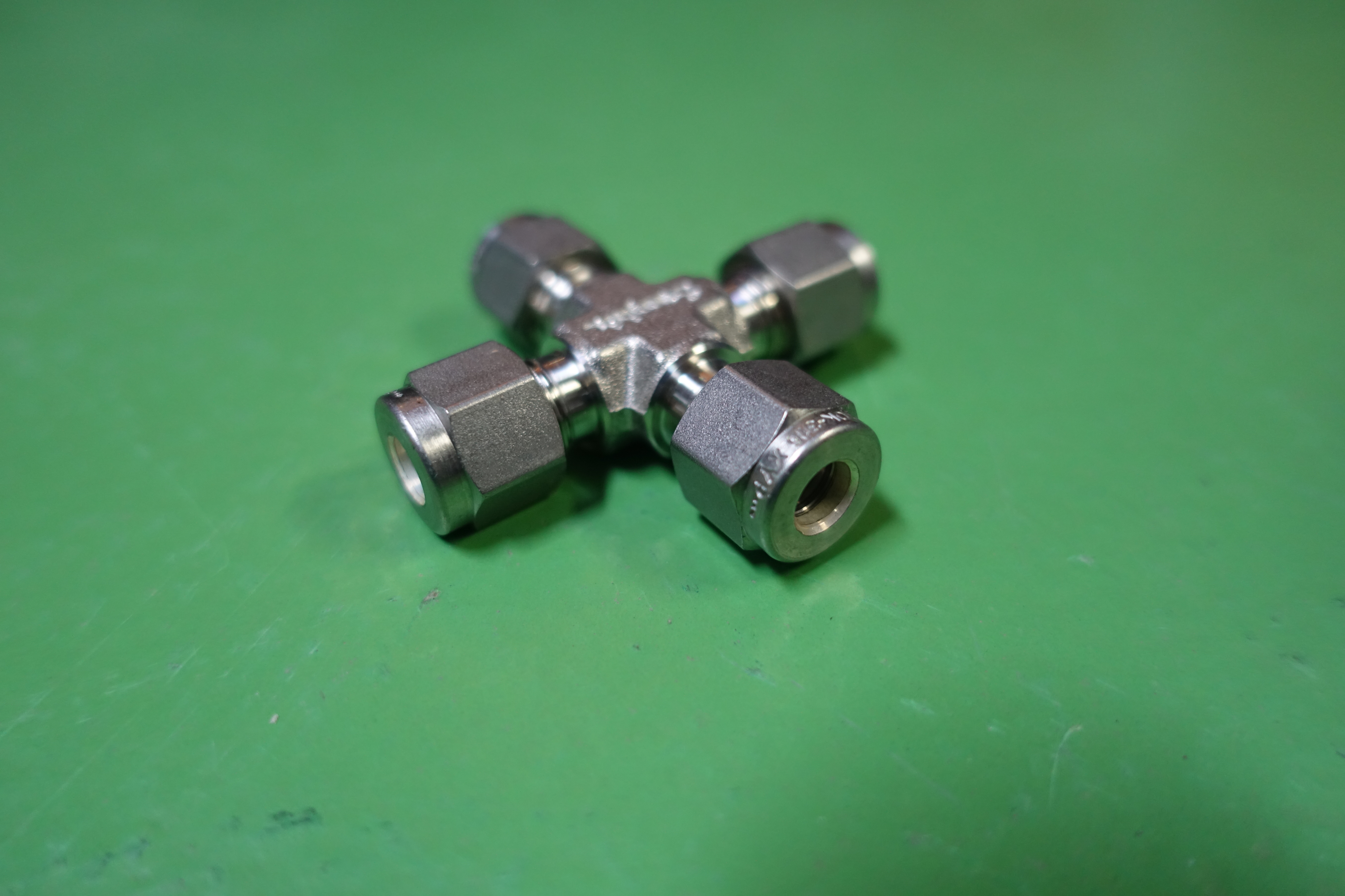 CROSSES,COMPR TYPE,SS316,UNION,SS-400-4 thumbnail