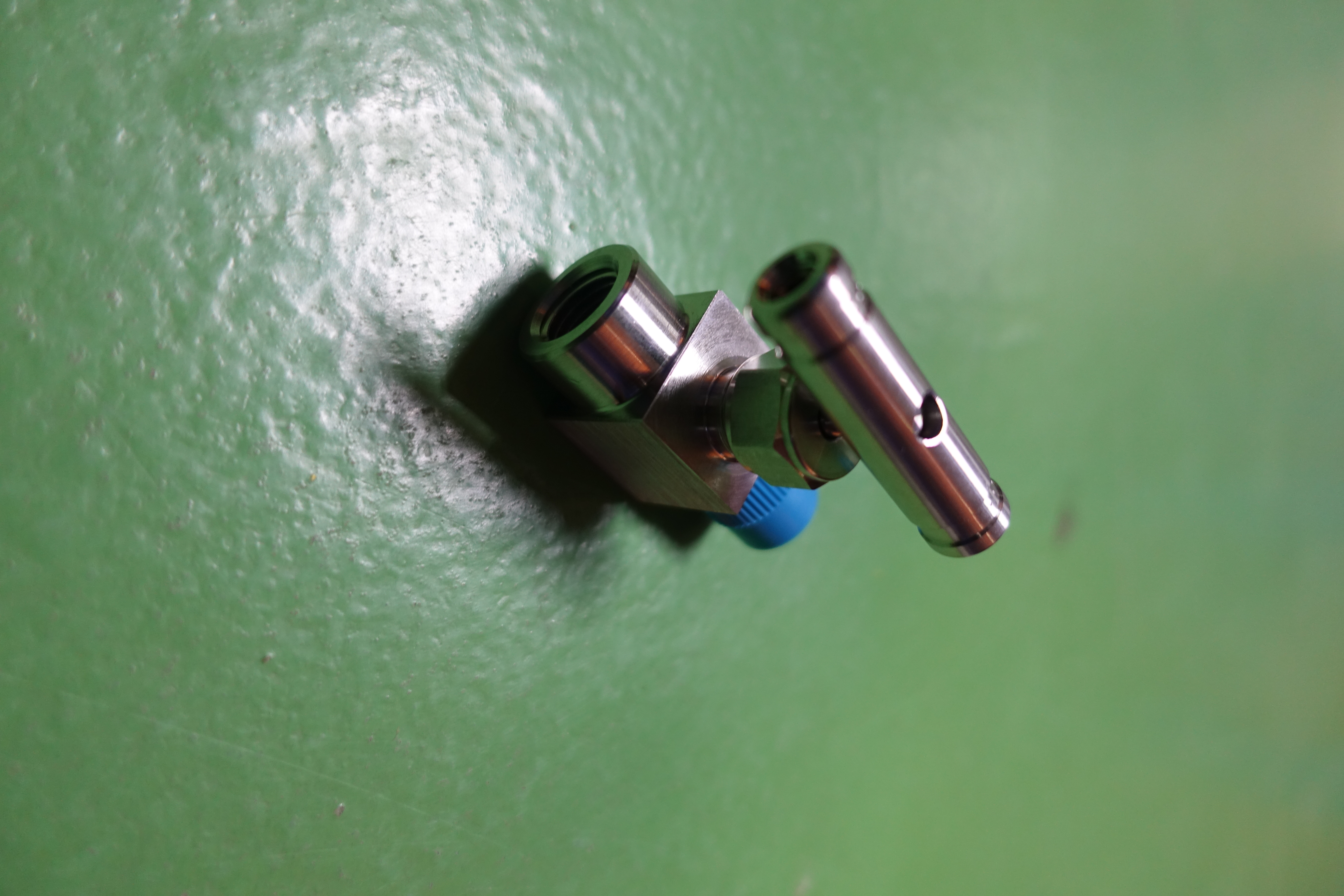 VALVE,NEEDLE,1/4X1/4IN,SS-20VM4-F4 thumbnail