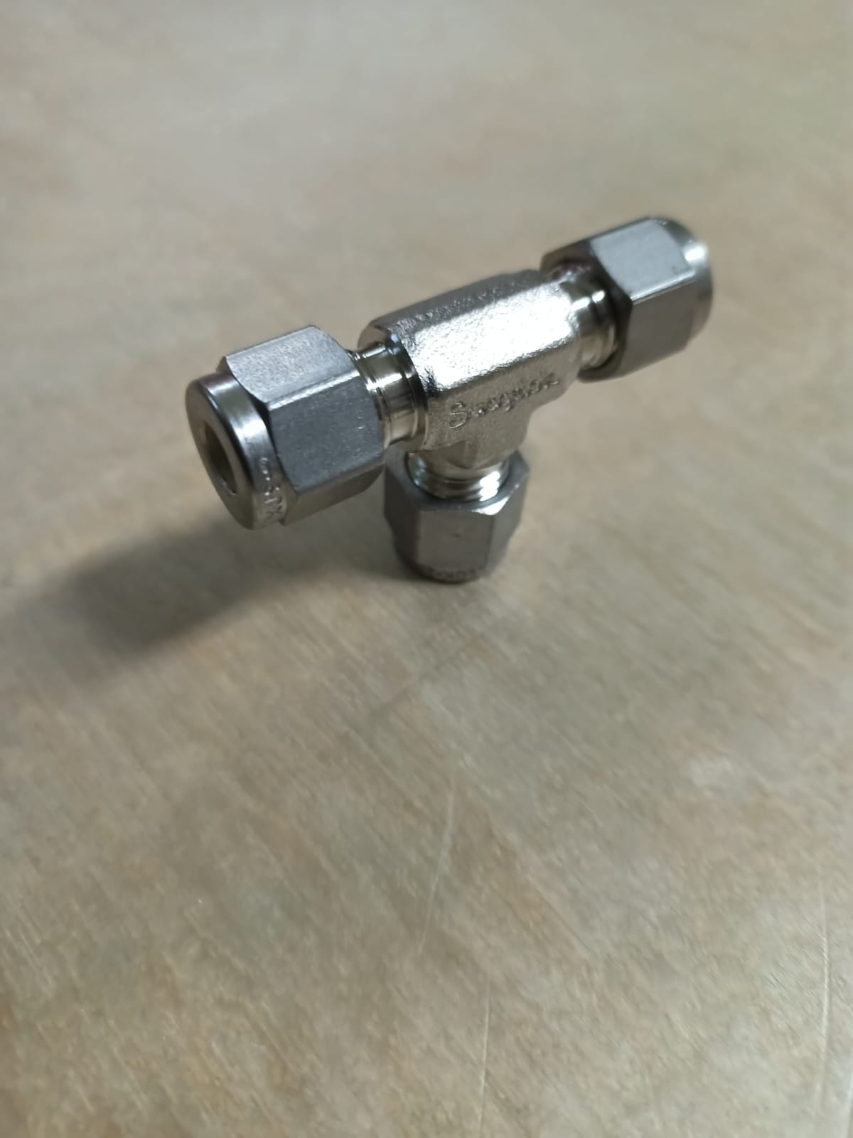 TEE,COMPR TYPE,SS316,1/4IN,SS-400-3 thumbnail
