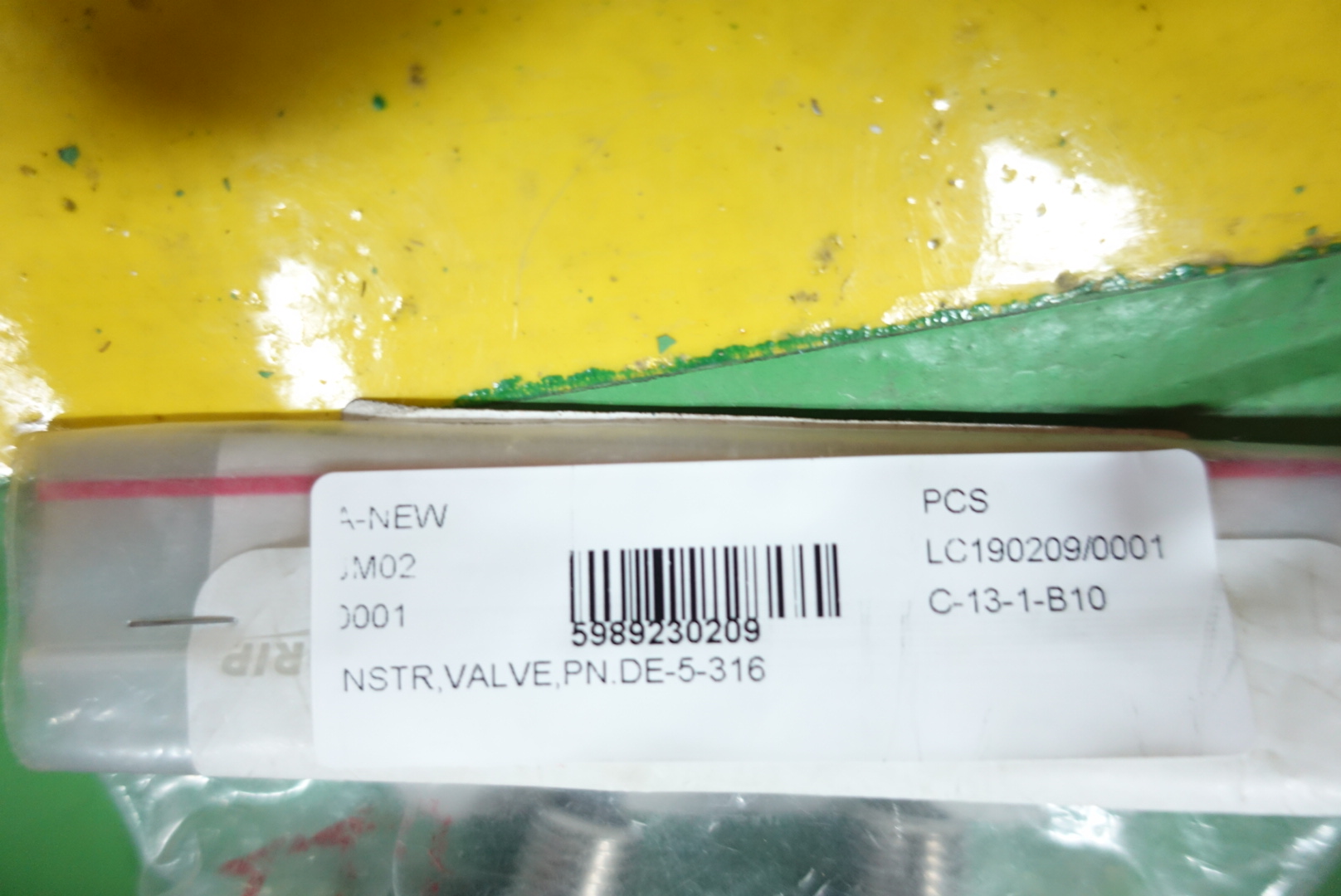 EXCLUDER,DUST,1/2IN NPT,VLV INST,DE-5316