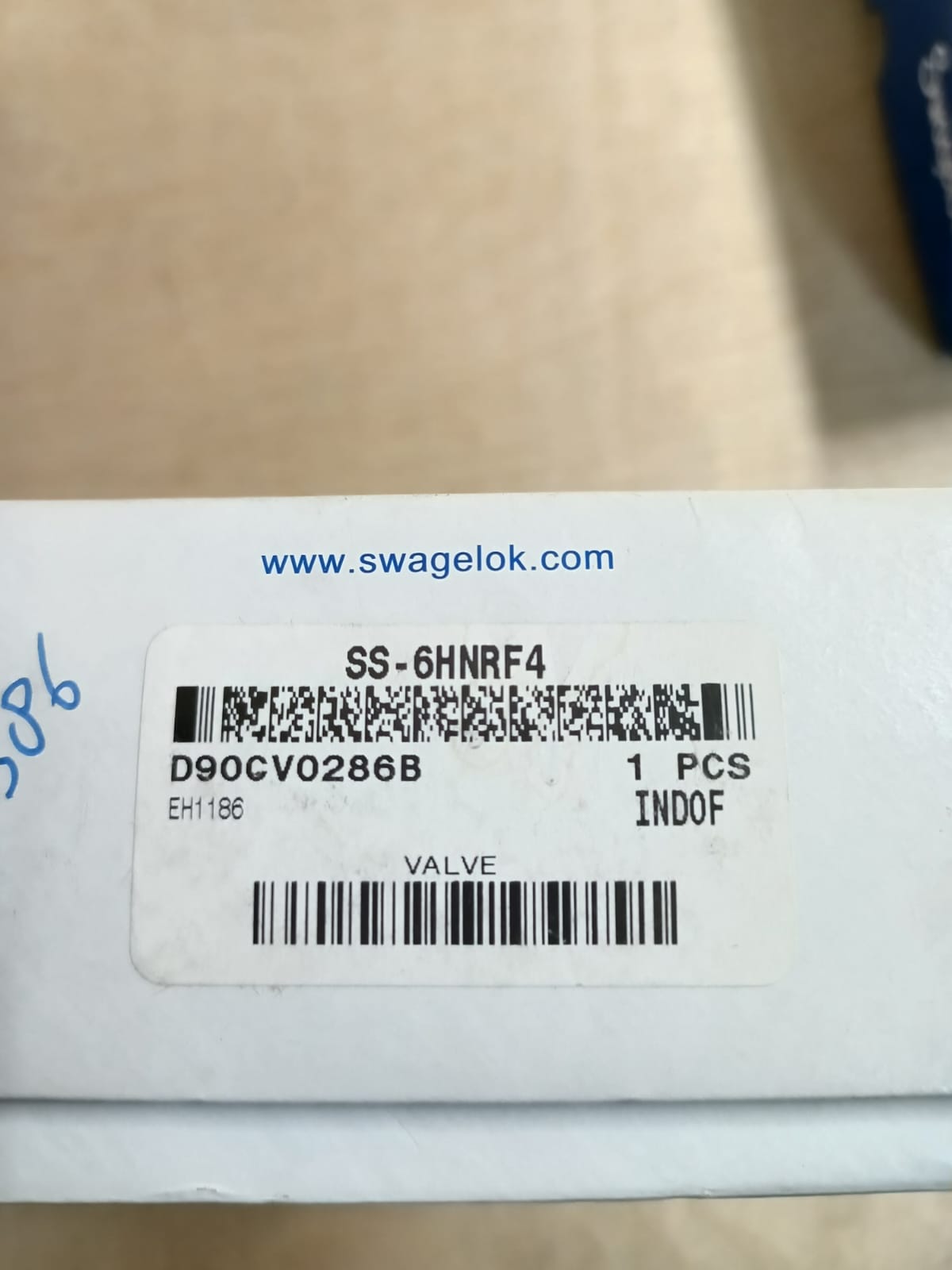 VALVE,NEEDLE,1/4IN,SS-6HNRF4 thumbnail