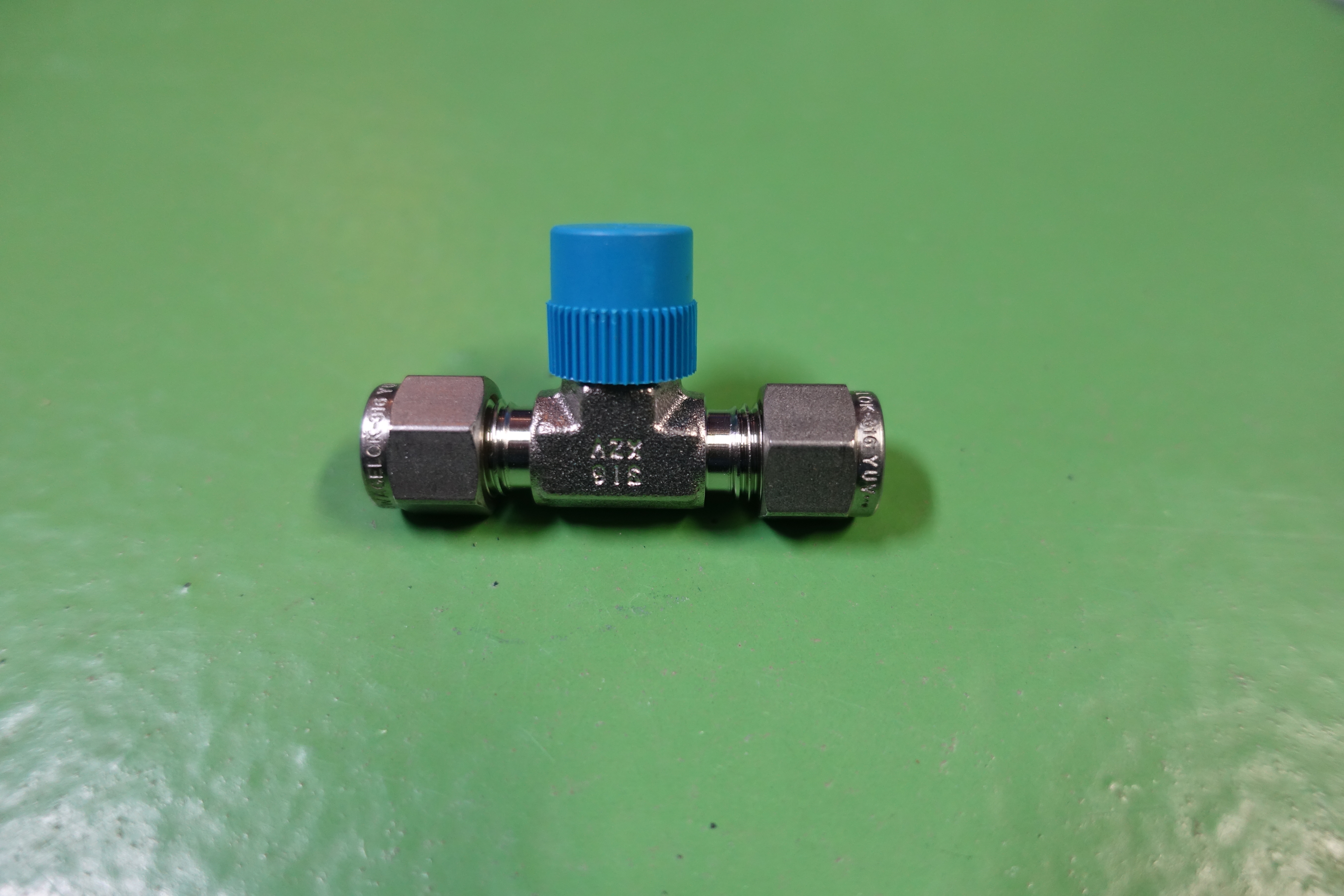 TEE,COMPR TYPE,SS316,8000PSI,1/4X1/4X1/+ thumbnail