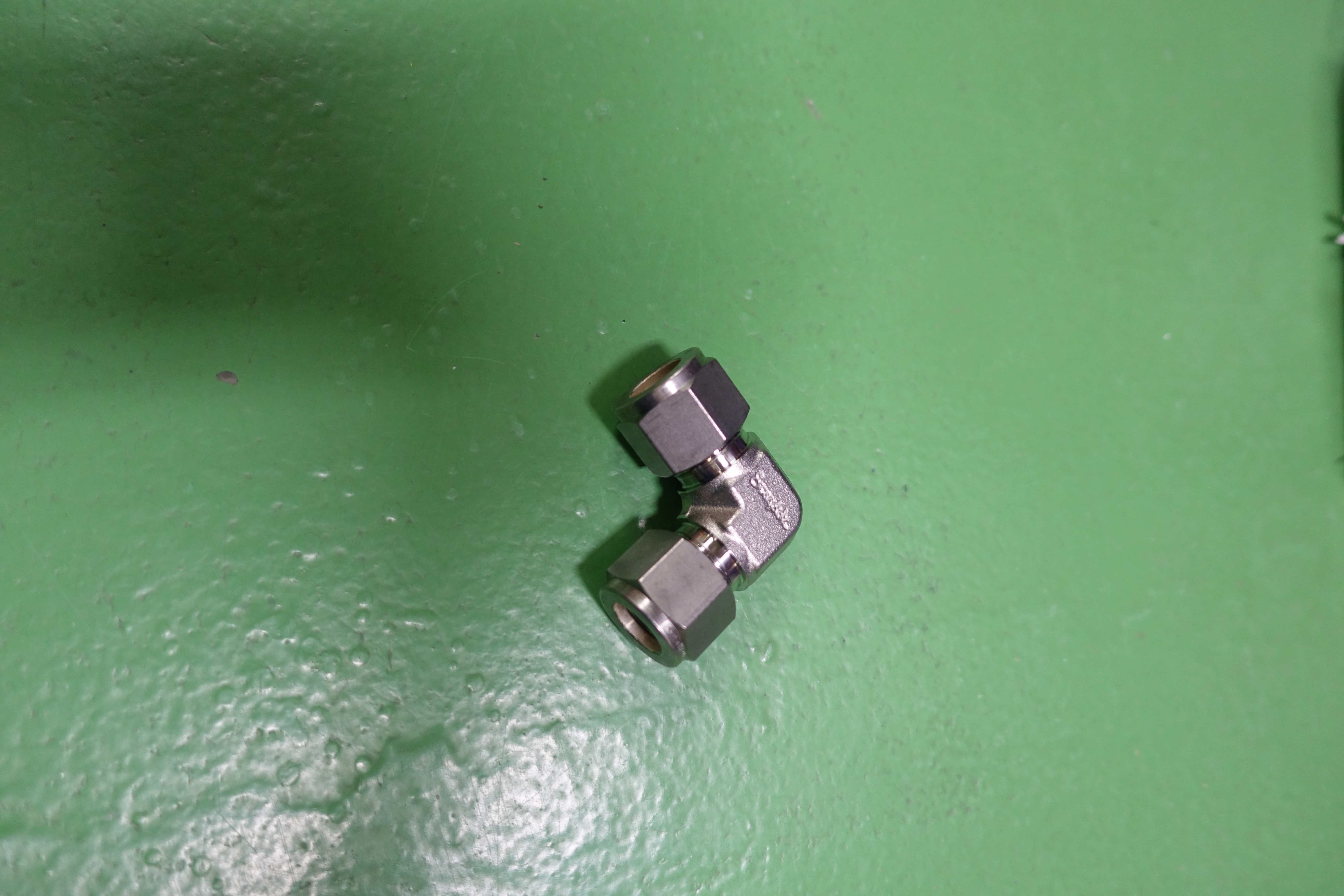 ELBOWS,COMPR TYPE,1/2IN,SS-810-9 thumbnail
