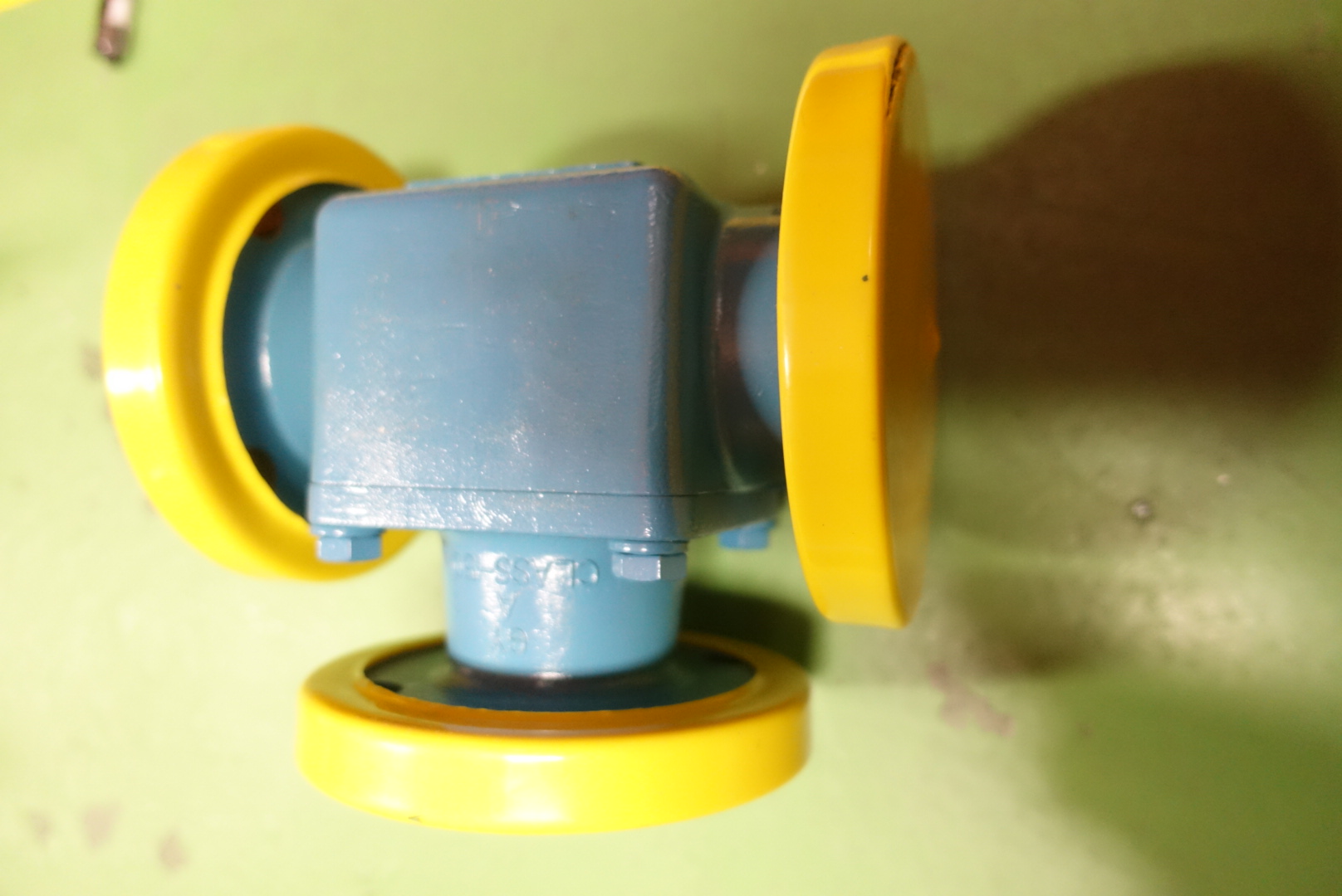 VALVES,SO,3WAY,1-1/2IN,NPT thumbnail