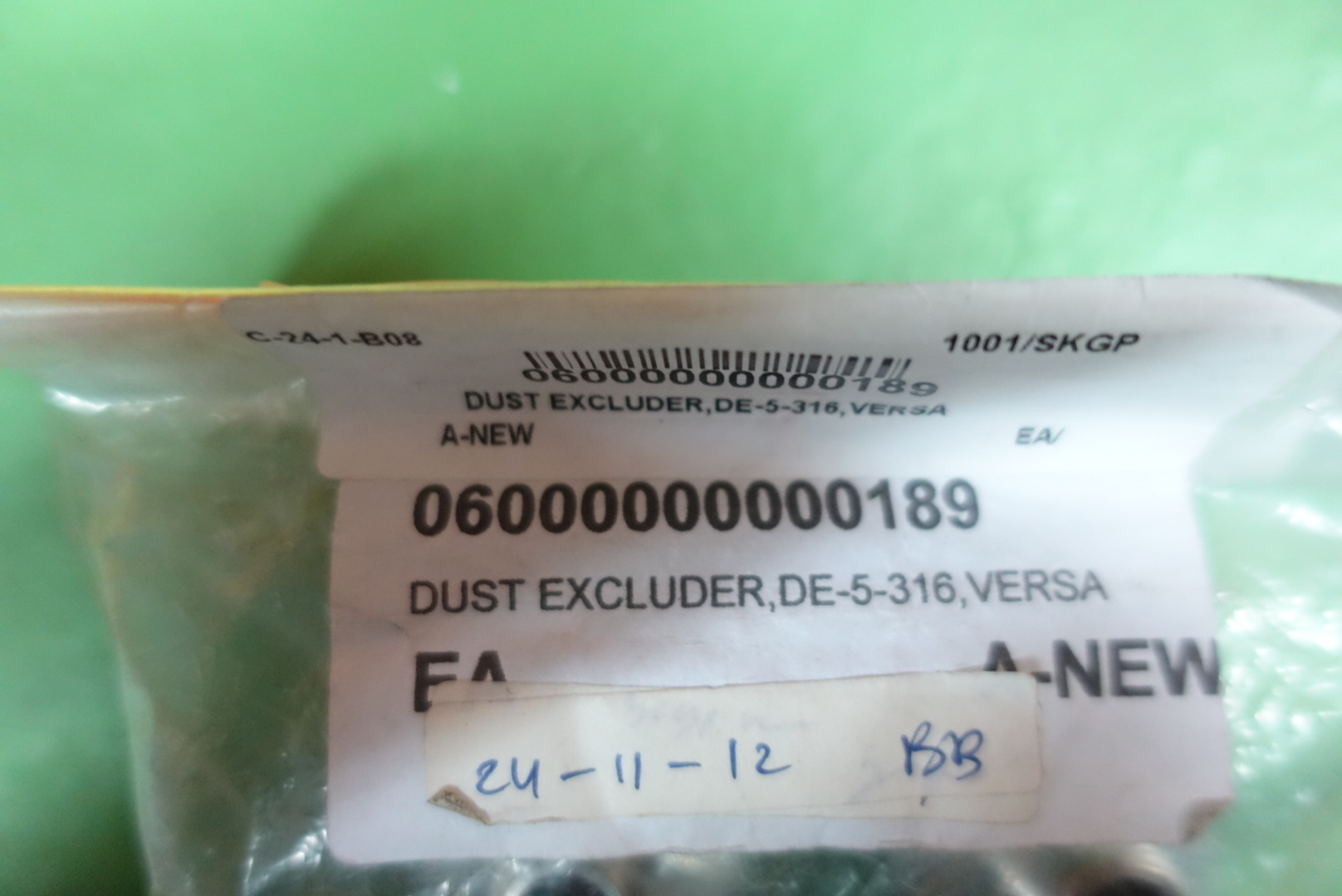EXCLUDER,DUST,1/2IN NPT,VLV INST,DE-5316 thumbnail
