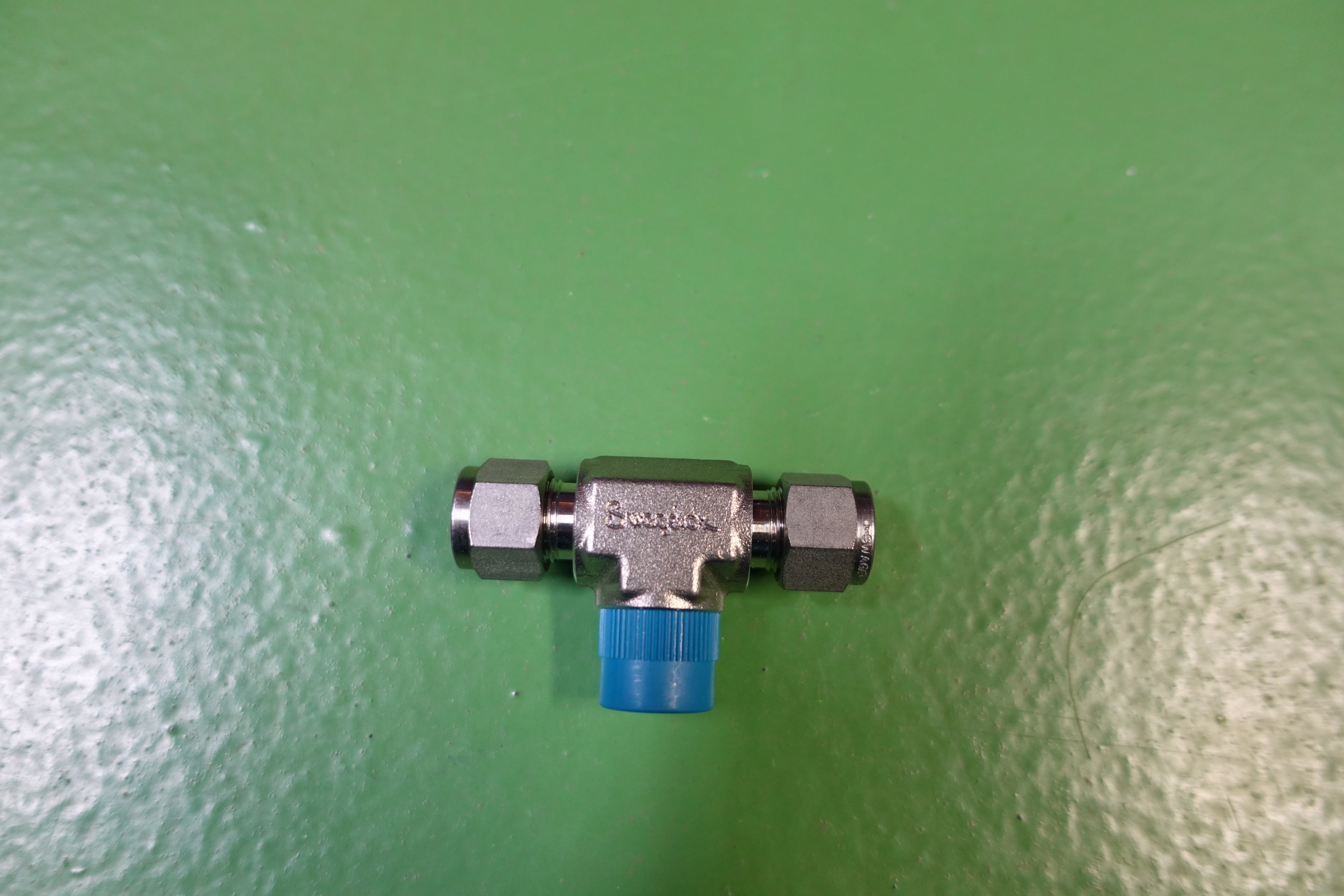 TEE,COMPR TYPE,SS316,7800PSI,3/8X3/8X3/+ thumbnail