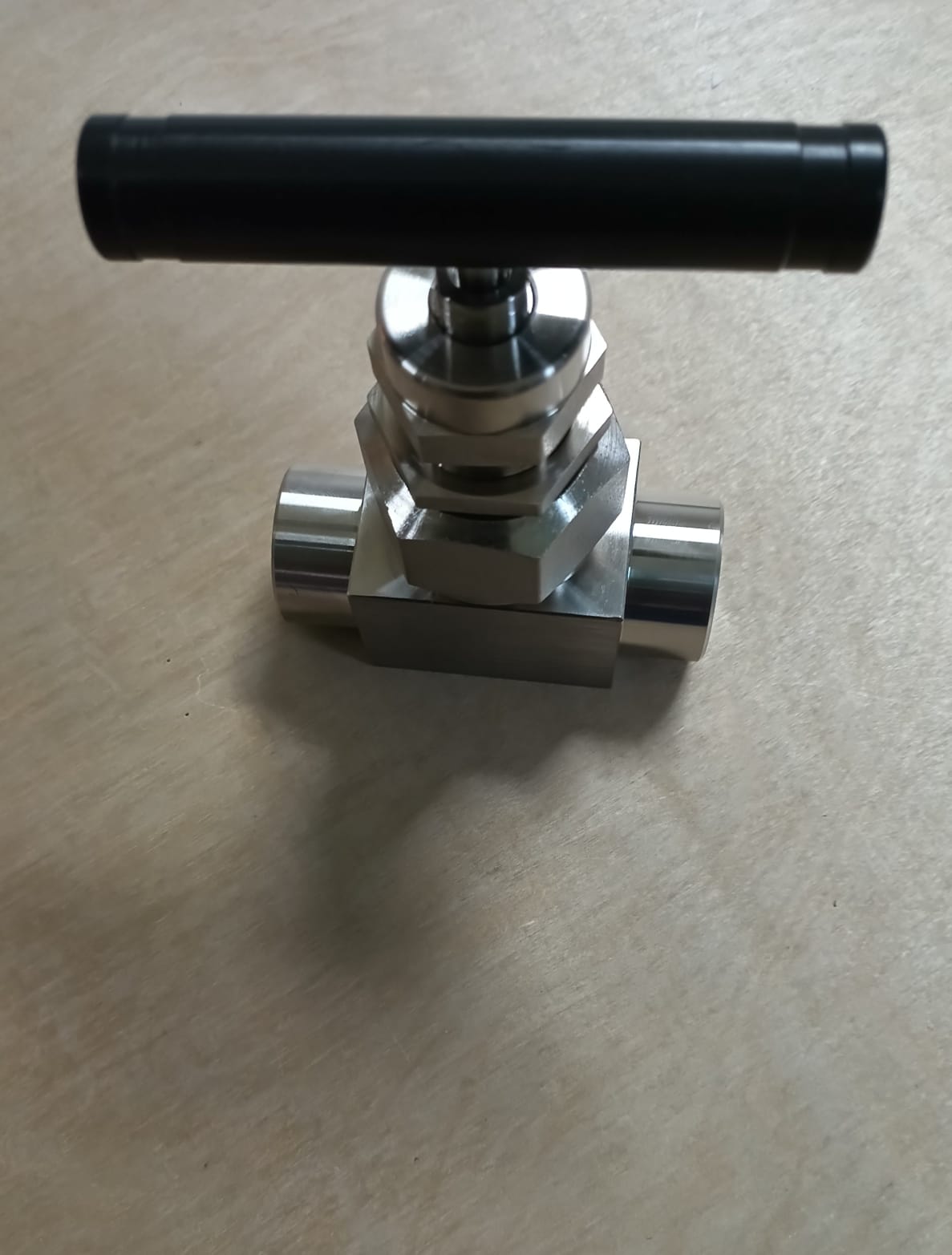 VALVE,NEEDLE,1/4IN,SS-6HNRF4 thumbnail