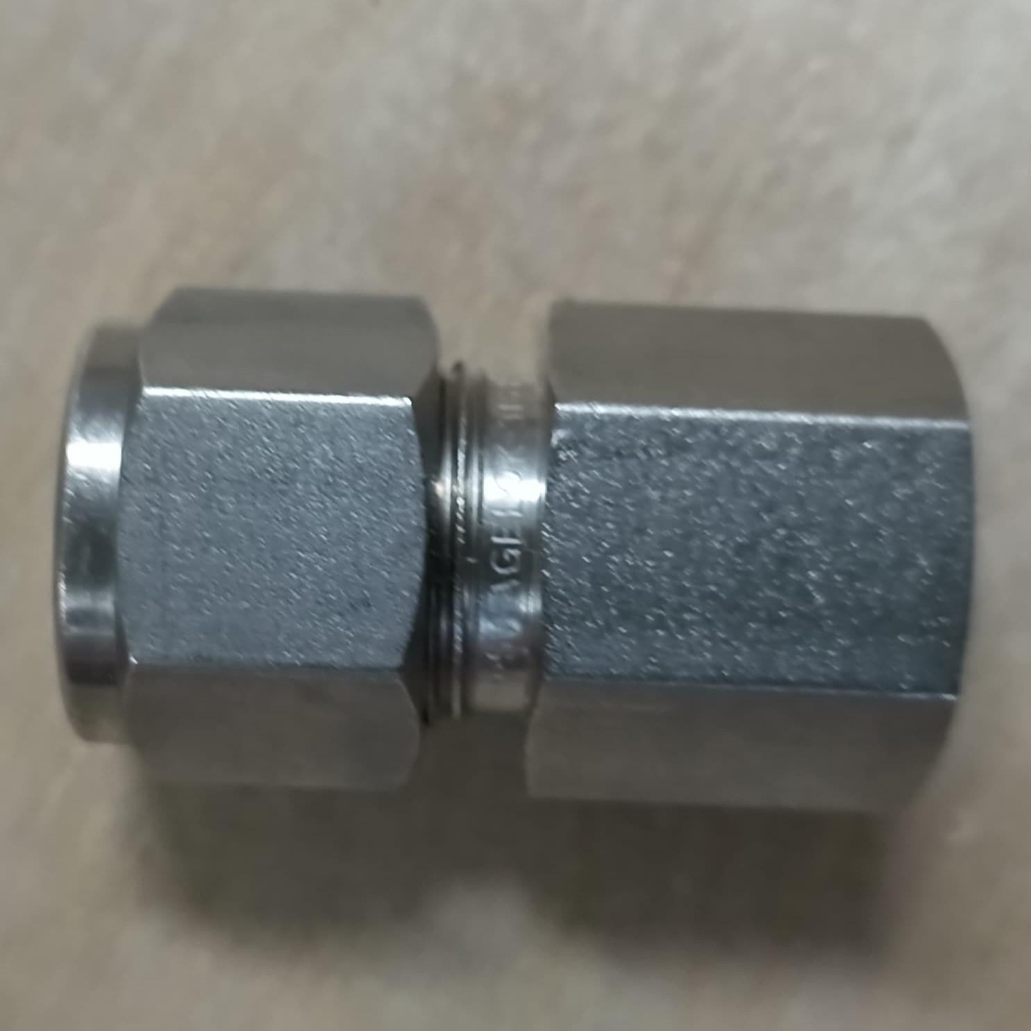 ADAPTOR,COMPR TYPE,STR,SS-810-7-6 thumbnail