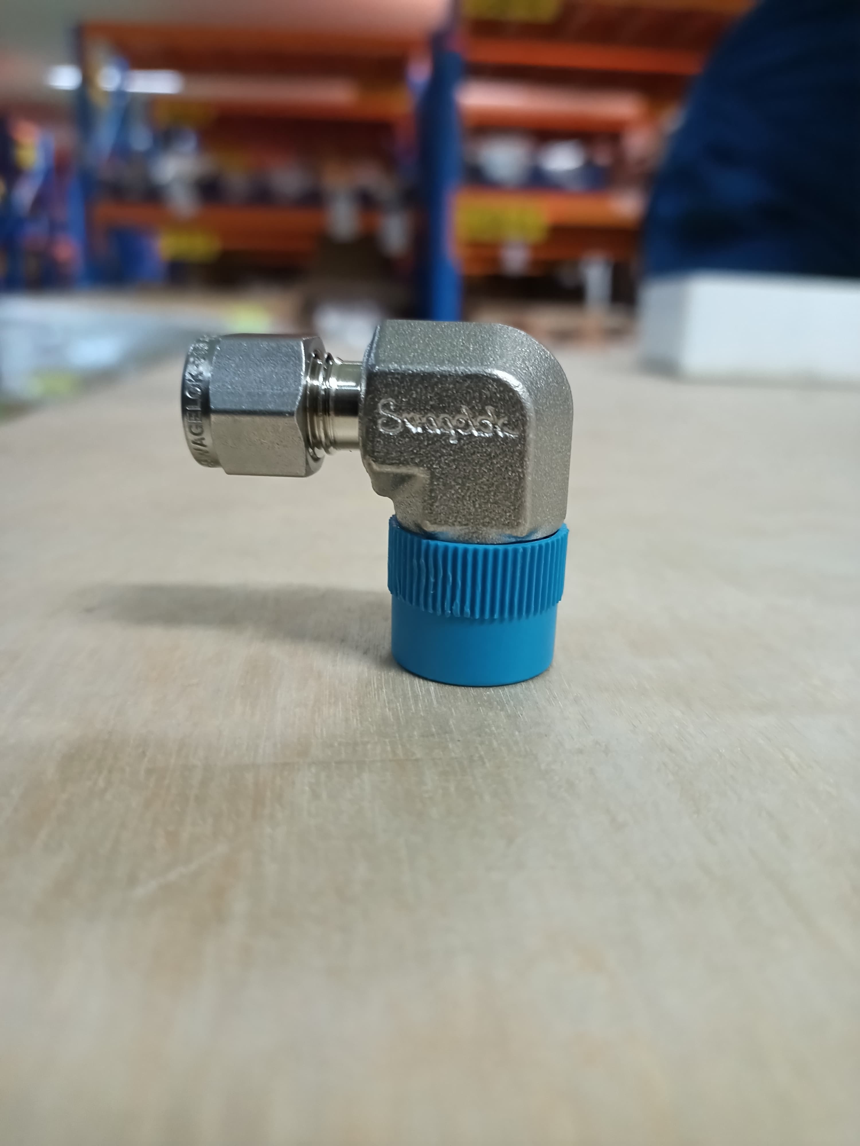 ELBOWS,COMPR TYPE,1/4IN,SS-400-2-6 thumbnail